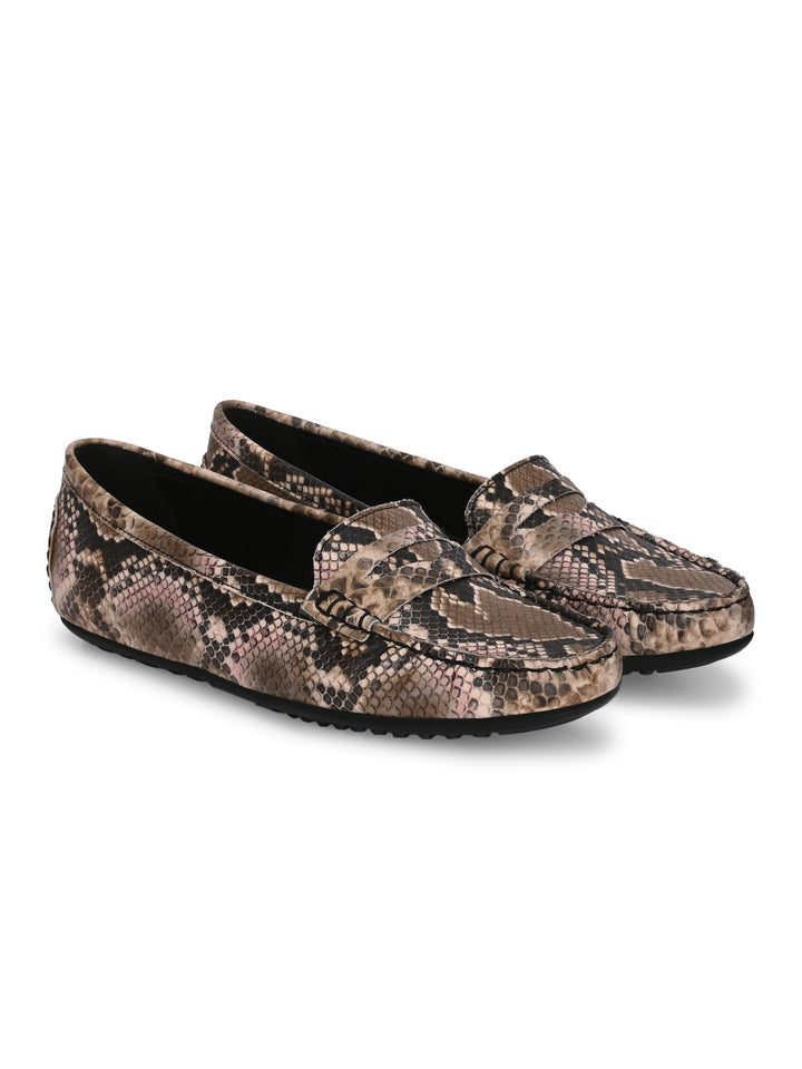 CARLO ROMANO BY WASAN MULTI COLOR VEGAN LEATHER SNAKE PRINT MOCCASIN FOR WOMEN
