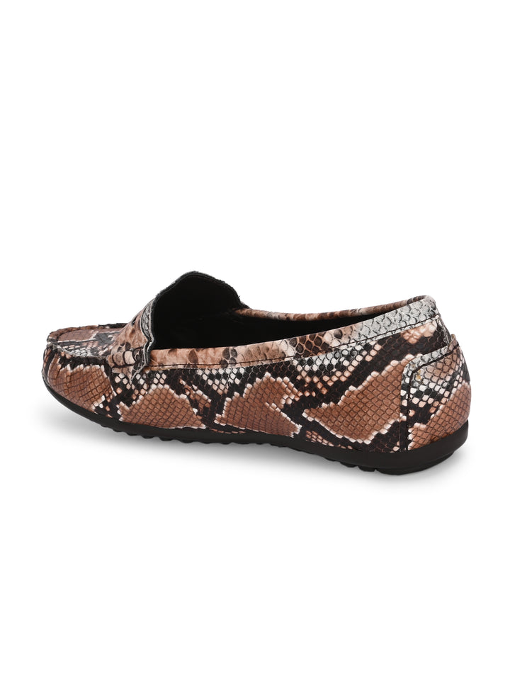 CARLO ROMANO BY WASAN MULTI COLOR VEGAN LEATHER SNAKE PRINT MOCCASIN FOR WOMEN