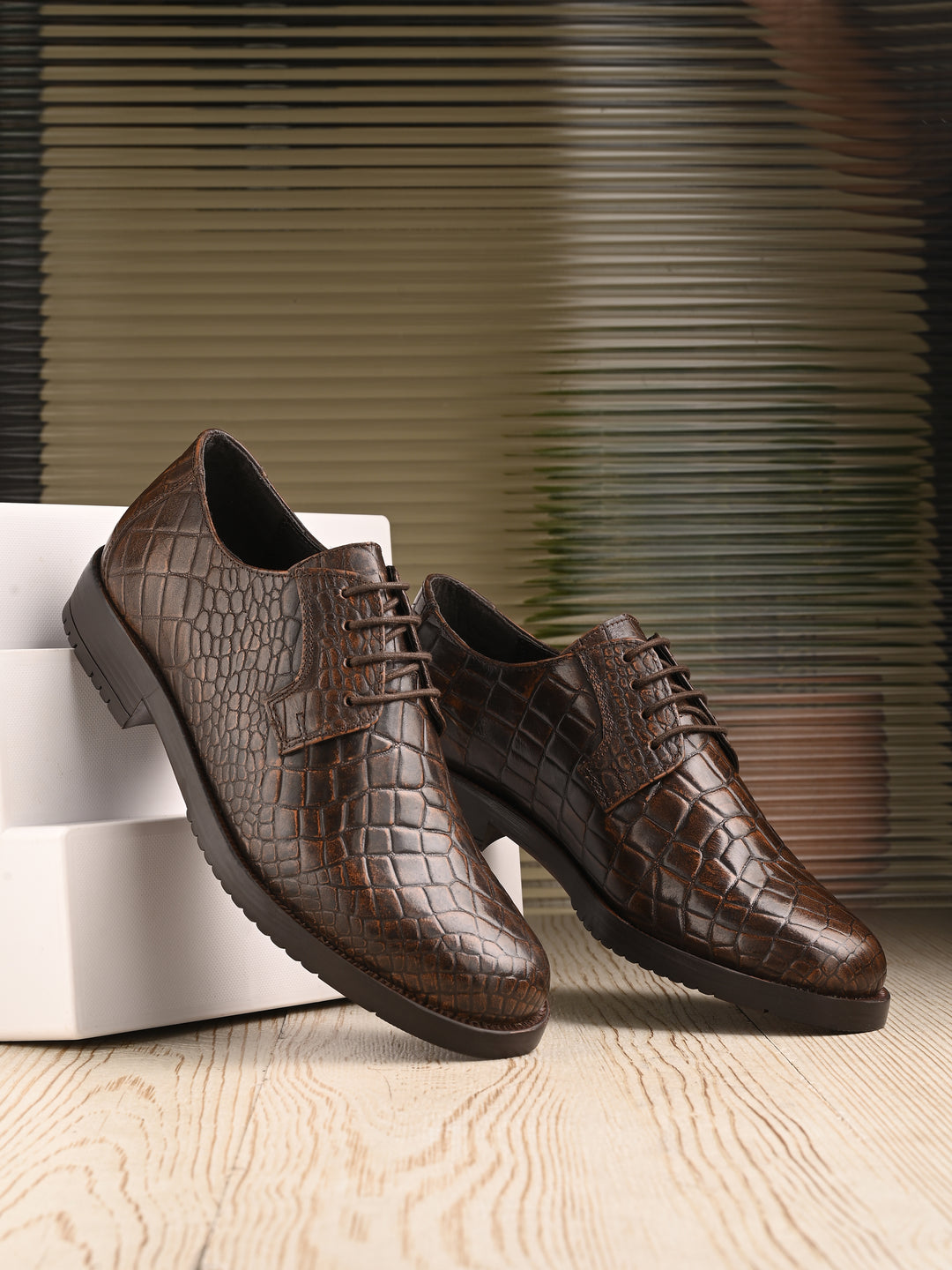CARLO ROMANO BY WASAN TAN COLOR CROCODILE PRINTED GENUINE LEATHER FORMAL DERBY SHOES FOR MEN