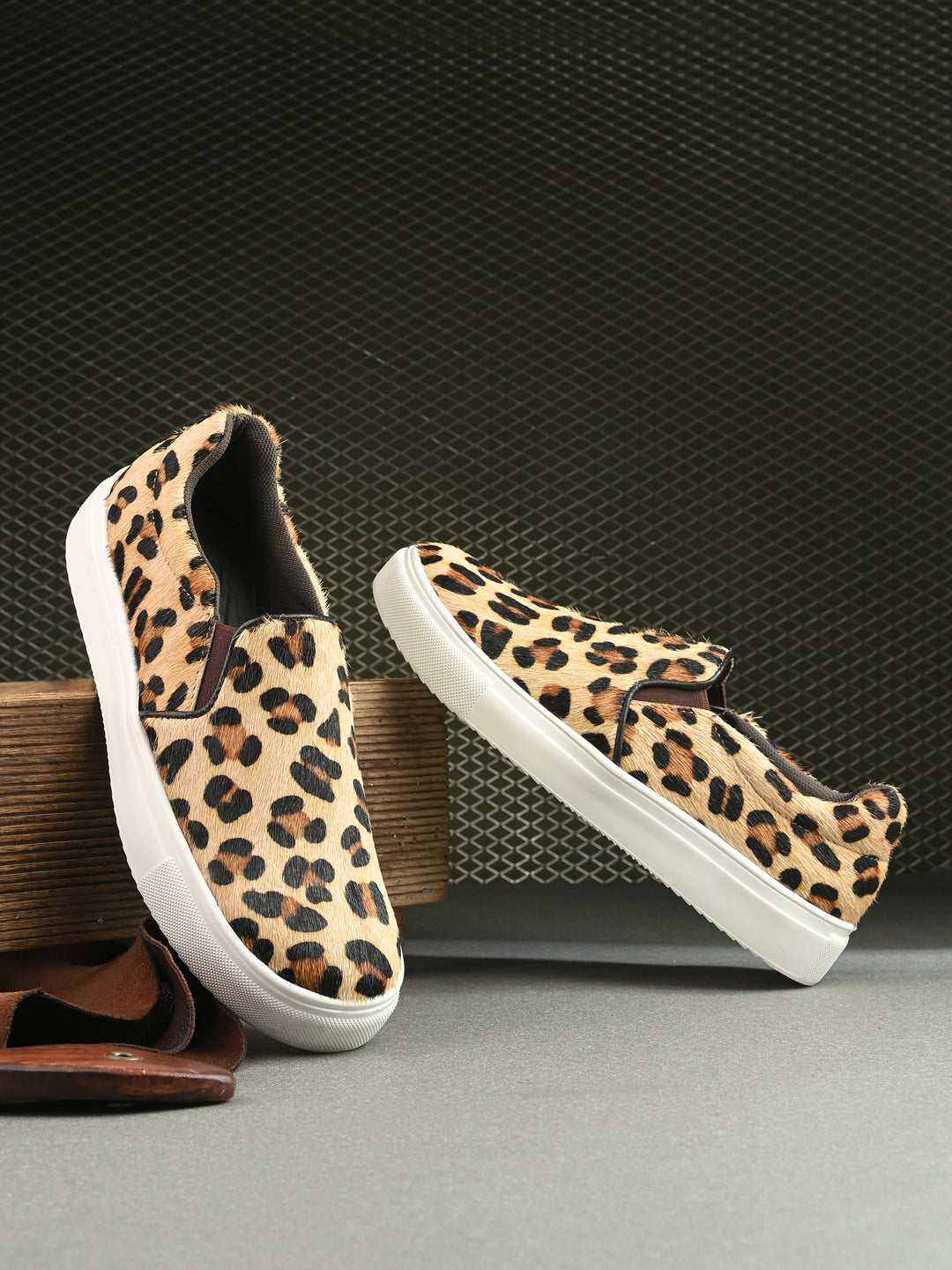 CARLO ROMANO GENUINE LEATHER LEOPARD ANIMAL PRINTED CASUAL SNEAKER FOR WOMEN