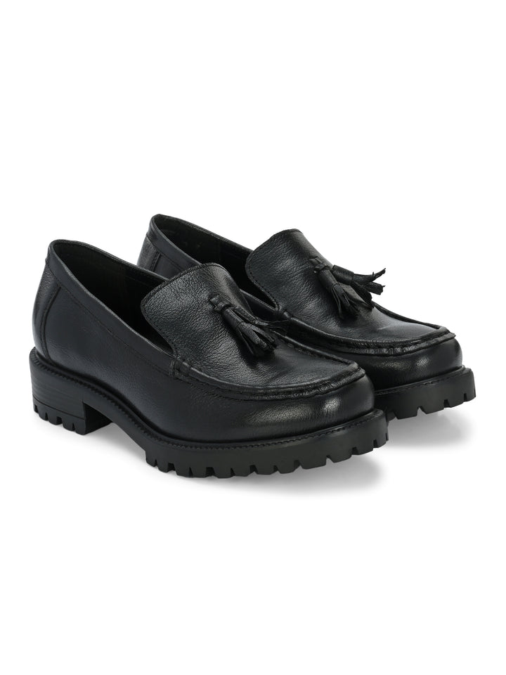CARLO ROMANO BY WASAN GENUINE LEATHER BLACK COLOUR MOCCASIN FOR  WOMEN
